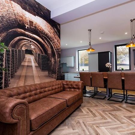 Bootique House - Luxury Group Accommodation In Вейкфілд Екстер'єр фото